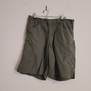 Vintage Patagonia Men's Shorts Green 9" Deep Pockets